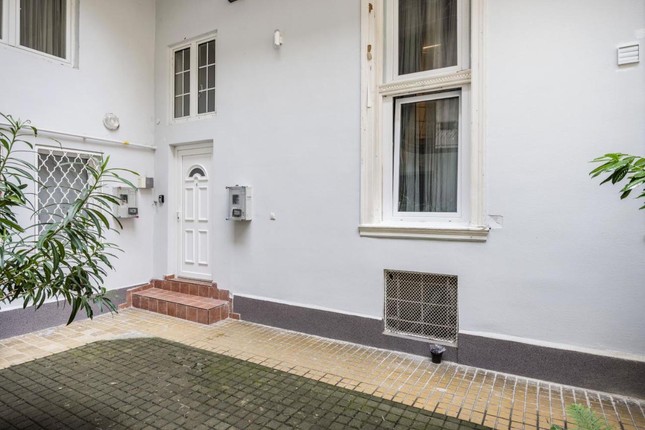 Lovely With Mezzanine Near The Danube דירה בודפשט